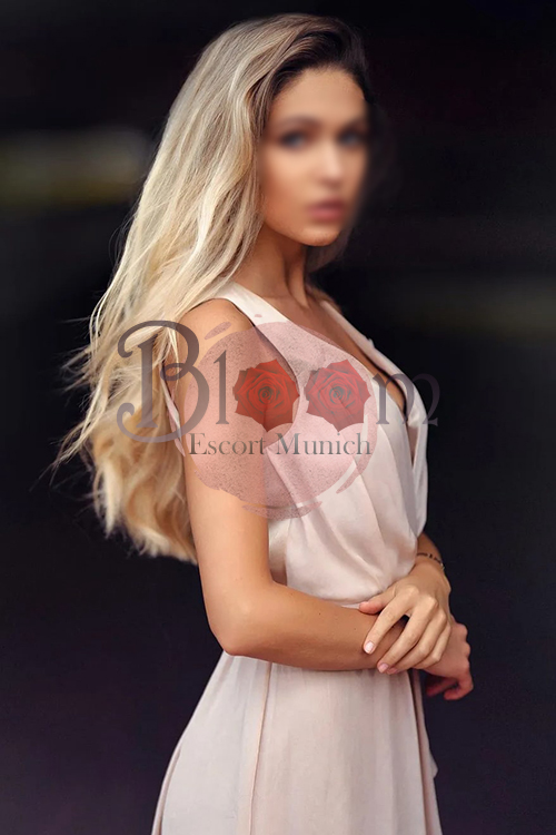 LOVE 1Nancy 5'3 or under(160cm),Tall,Blonde,Black,Groups/Paties